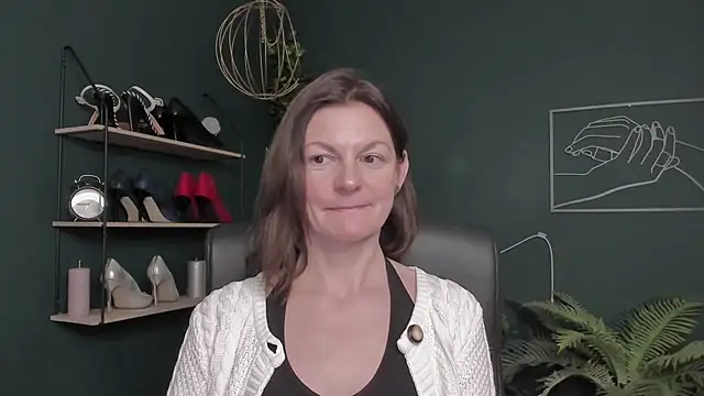 VivianWILD online show from 11/10/25, 07:41