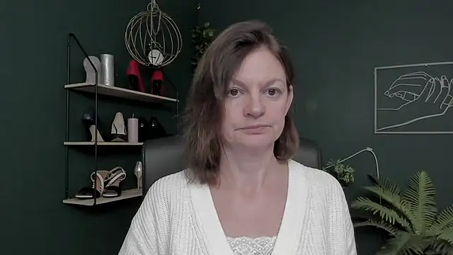 VivianWILD online show from 11/27/25, 07:09