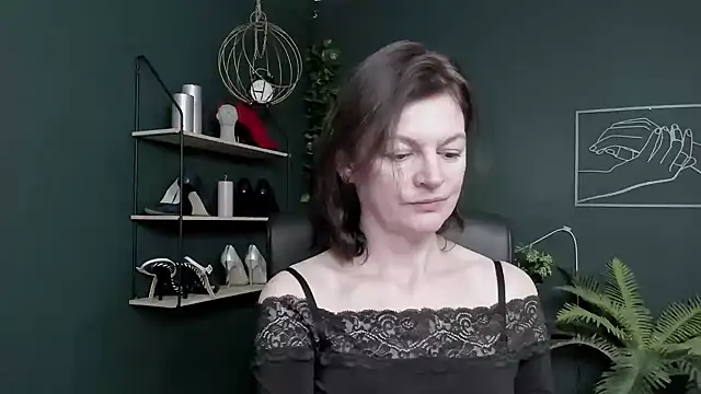 VivianWILD online show from 04/15/26, 05:57