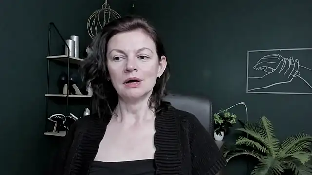 VivianWILD online show from 05/19/26, 06:31