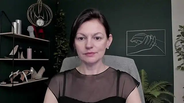 VivianWILD online show from 12/15/25, 08:20