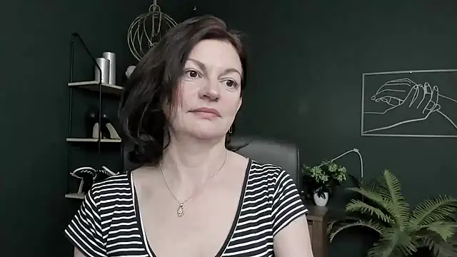 VivianWILD online show from 05/21/26, 06:33
