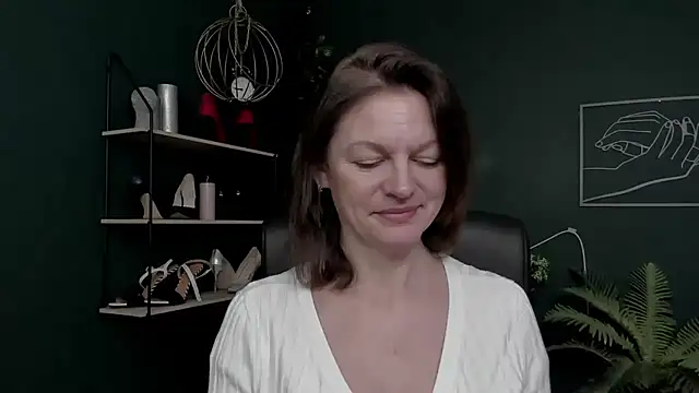 VivianWILD online show from 12/04/25, 06:45