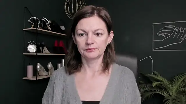 VivianWILD online show from 10/28/25, 07:40