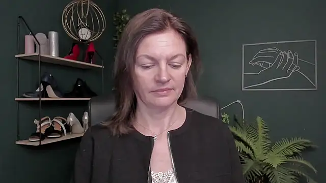 VivianWILD online show from 11/12/25, 09:13