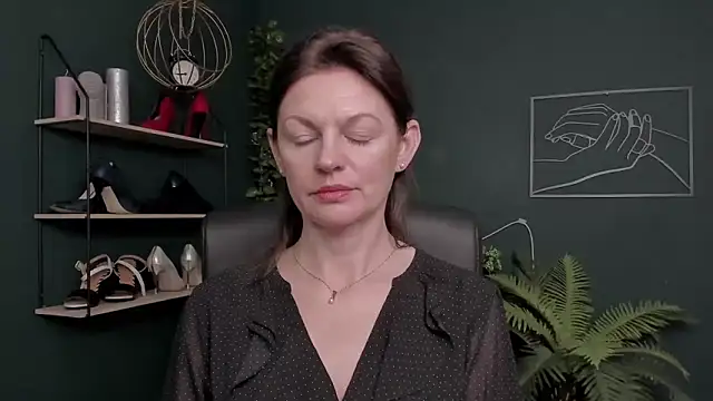 VivianWILD online show from 11/13/25, 07:34