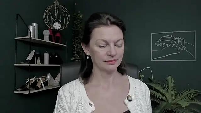 VivianWILD online show from 12/18/25, 07:02