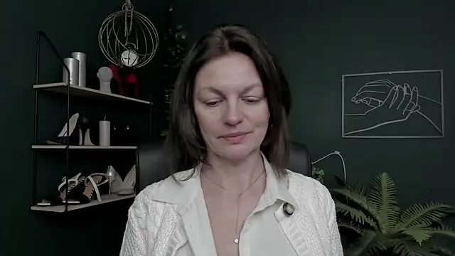 VivianWILD online show from 12/17/25, 08:30