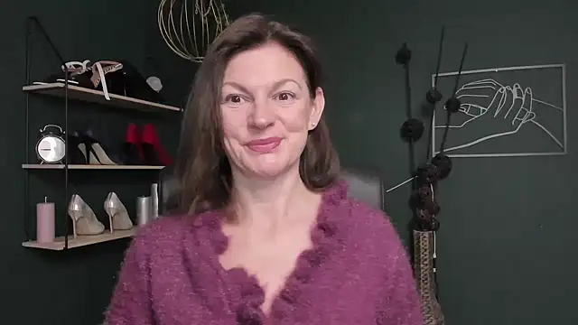 VivianWILD online show from 10/22/25, 05:51