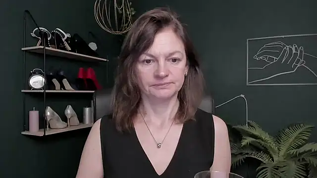 VivianWILD online show from 11/04/25, 06:50