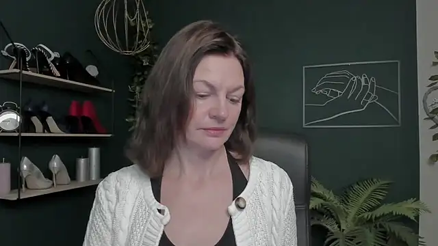 VivianWILD online show from 11/10/25, 07:35