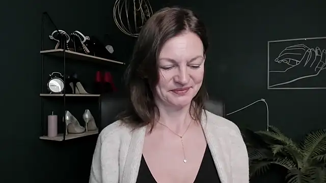 VivianWILD online show from 10/29/25, 07:40