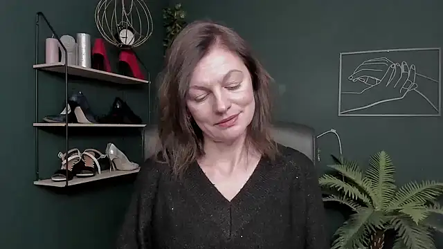 VivianWILD online show from 11/17/25, 10:41