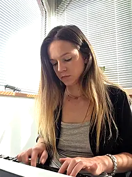 lucie mehott online show from 04/10/26, 08:32