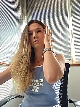 lucie mehott online show from 07/07/26, 08:40