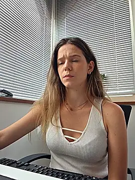 Snapshot of lucie_mehott chatting on 06/08/26, 09:21 lucie mehott online show from 06/08/26, 09:21