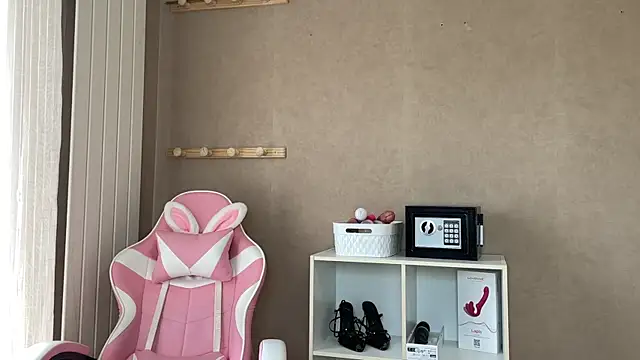 lucie mehott online show from 11/30/25, 09:54