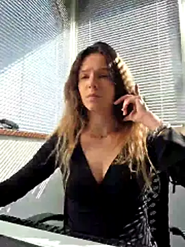 Snapshot of lucie_mehott chatting on 05/21/26, 08:12 lucie mehott online show from 05/21/26, 08:12