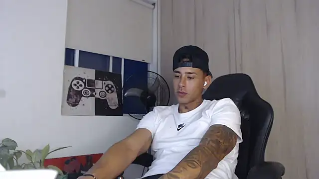 felipelopezz23 online show from 05/16/26, 10:36