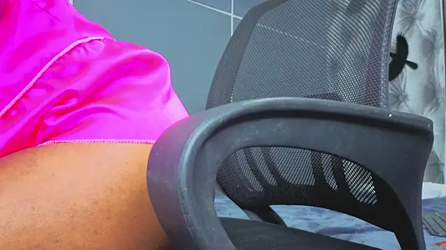 Hilary-banks online show from 10/24/25, 04:55