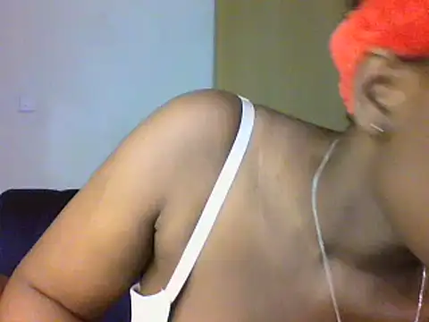 Snapshot of Thickyannah chatting on 09/17/25, 11:18 Thickyannah online show from 09/17/25, 11:18