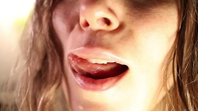 AnnittaStar online show from 12/19/25, 03:43