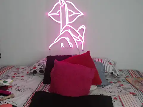 Rihana14 online show from 10/18/25, 10:12