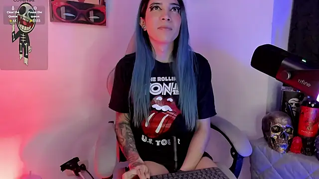 sofi pretty uwu- online show from 05/16/26, 12:53