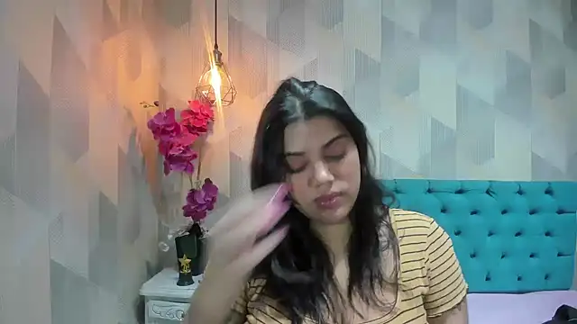 LindaBreeS online show from 05/17/26, 01:55