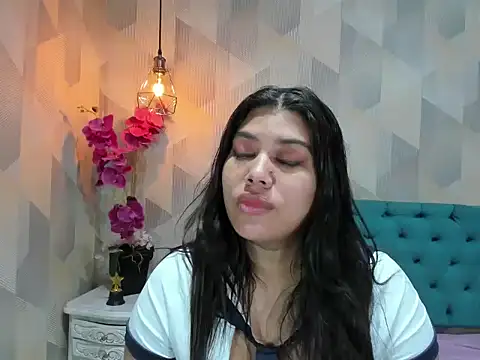 LindaBreeS online show from 11/15/25, 10:19