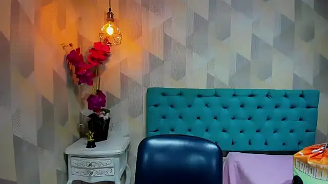 LindaBreeS online show from 04/11/26, 04:10