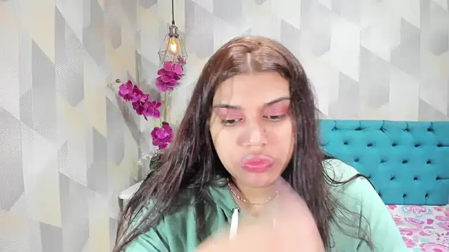 LindaBreeS online show from 09/15/25, 04:24