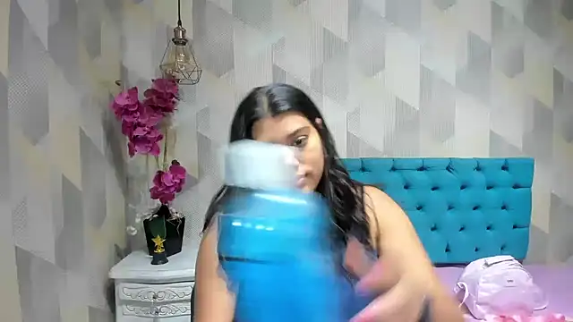 LindaBreeS online show from 05/19/26, 02:35