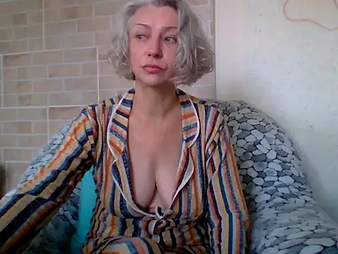 Lorie Carrie online show from 07/11/26, 08:36
