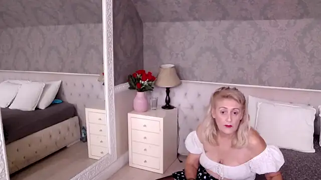 ElenaJuarez online show from 11/10/25, 06:02