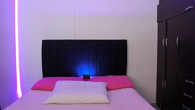 camii evanss online show from 12/13/24, 08:26