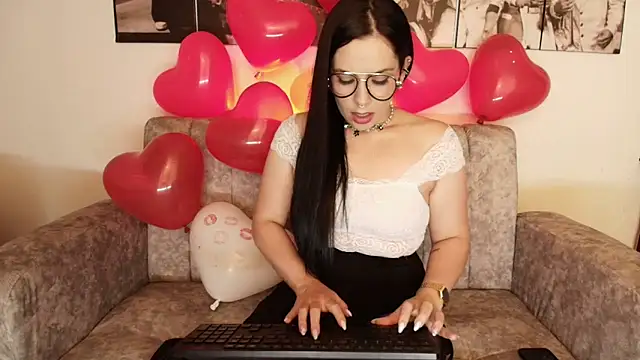 camii evanss online show from 02/12/25, 06:19