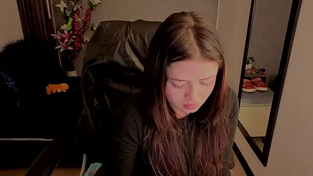 Snapshot of almma_shy chatting on 10/18/25, 03:25 almma shy online show from 10/18/25, 03:25