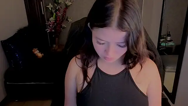 Snapshot of almma_shy chatting on 10/01/25, 02:32 almma shy online show from 10/01/25, 02:32