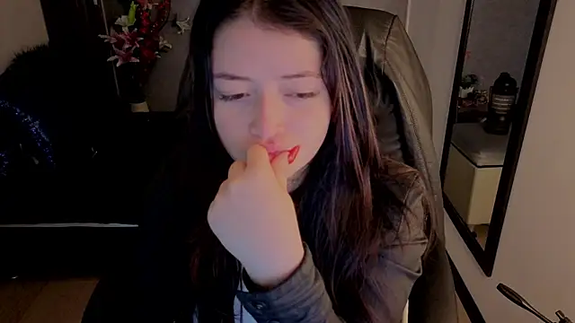 Snapshot of almma_shy chatting on 10/20/25, 02:17 almma shy online show from 10/20/25, 02:17