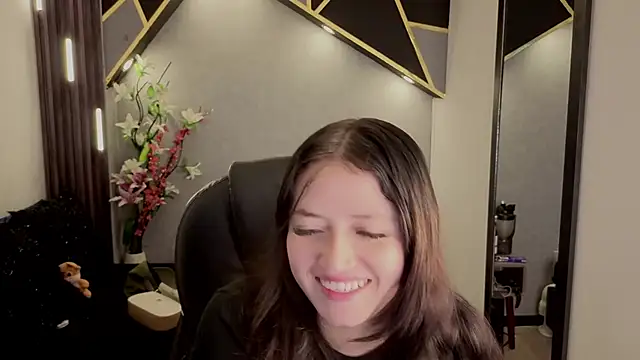 Snapshot of almma_shy chatting on 09/11/25, 01:44 almma shy online show from 09/11/25, 01:44