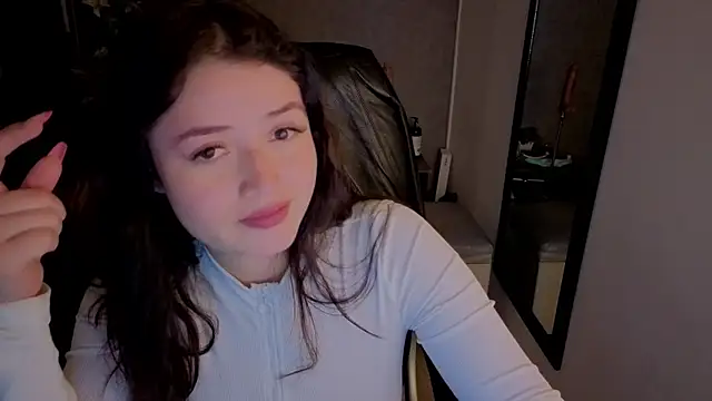 Snapshot of almma_shy chatting on 10/16/25, 01:19 almma shy online show from 10/16/25, 01:19