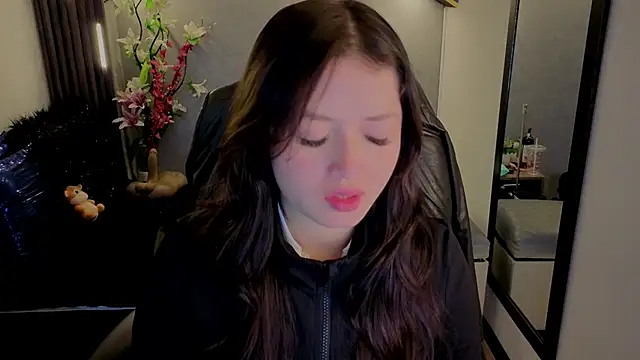 Snapshot of almma_shy chatting on 10/02/25, 01:25 almma shy online show from 10/02/25, 01:25