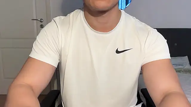 jungcock3210 online show from 11/09/25, 10:52