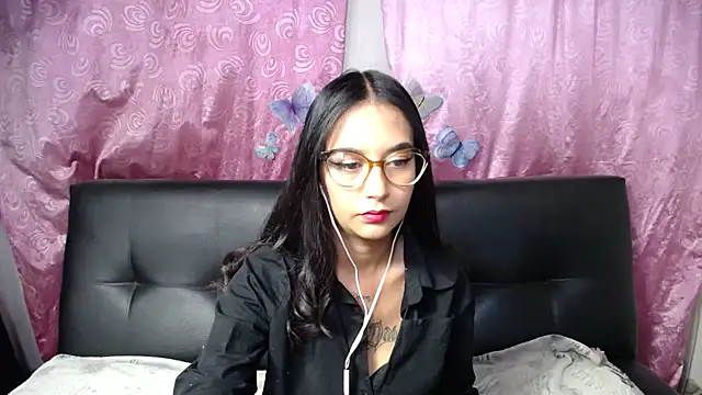 Snapshot of Annerainhoot chatting on 03/05/25, 02:25 Annerainhoot online show from 03/05/25, 02:25