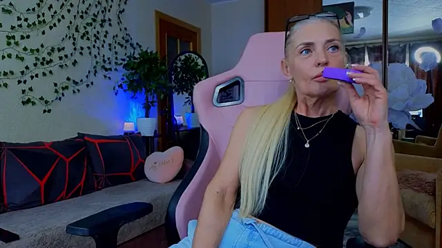 amelia blondy online show from 04/20/26, 12:41