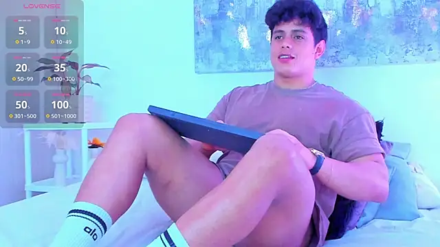 arminjones1 online show from 10/04/25, 03:41