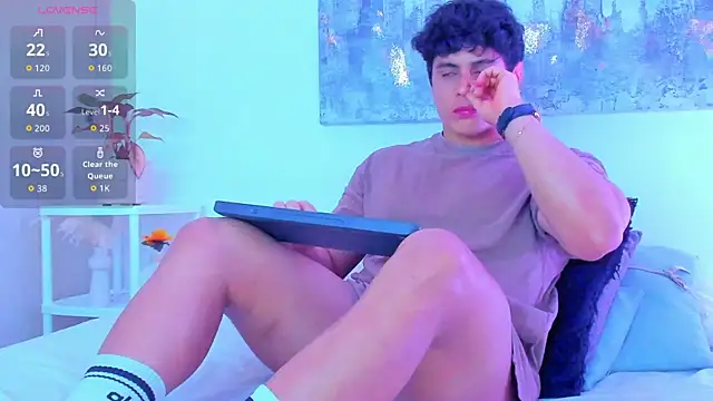 arminjones1 online show from 10/21/25, 05:18