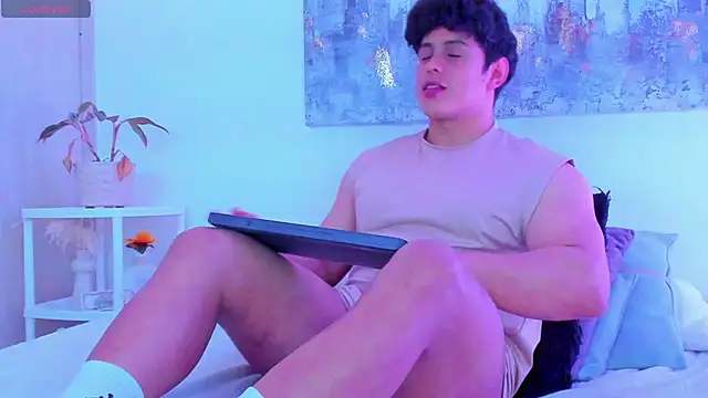 arminjones1 online show from 10/31/25, 05:15