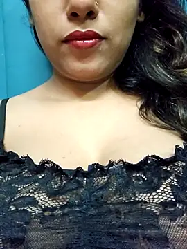 Snapshot of sexyindi_couple chatting on 10/05/25, 01:35 sexyindi couple online show from 10/05/25, 01:35